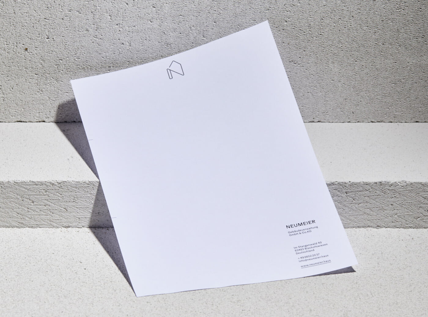 KAPELARI.studio die werbeagentur aus Innsbruck. Unsere Leistung: grafikdesign, logodesign, branding, markenbildung, strategie, programmierung. Neumeier Haus