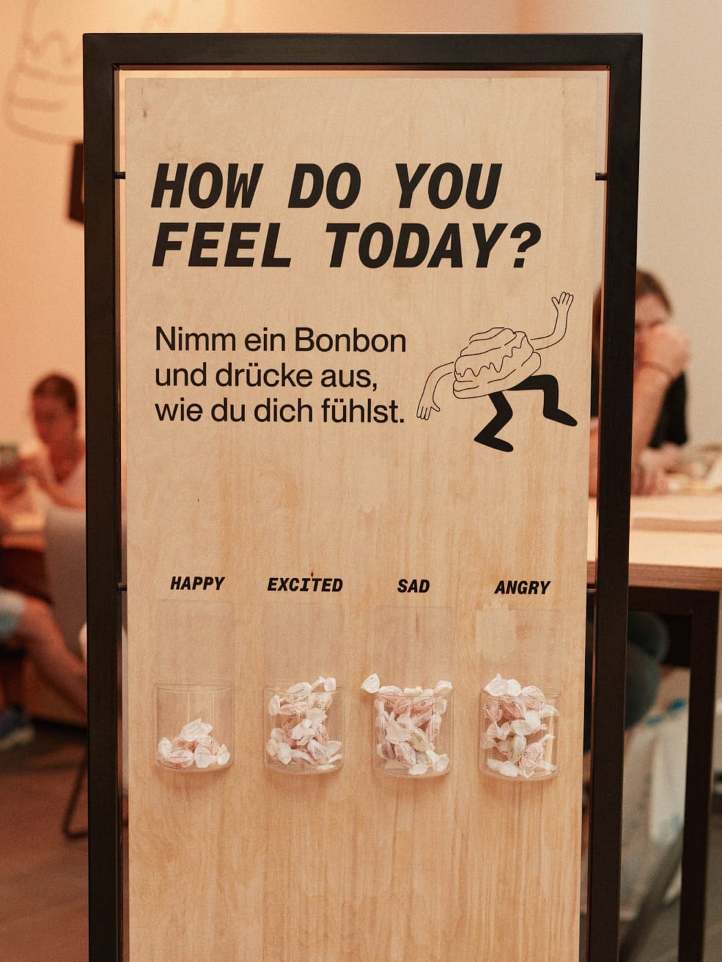 Zimtwirbel Store Design Aussteller mit Frage